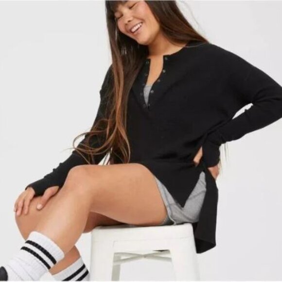 NWOT Offline By Aerie Black Waffle Knit Henley Top Oversized Long Sleeve Thermal - Picture 1 of 8